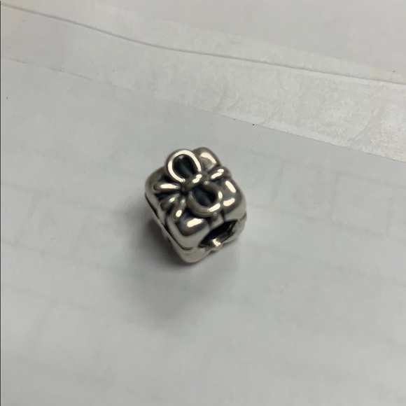 Pandora  Christmas Present charm Retired. - Picture 3 of 3